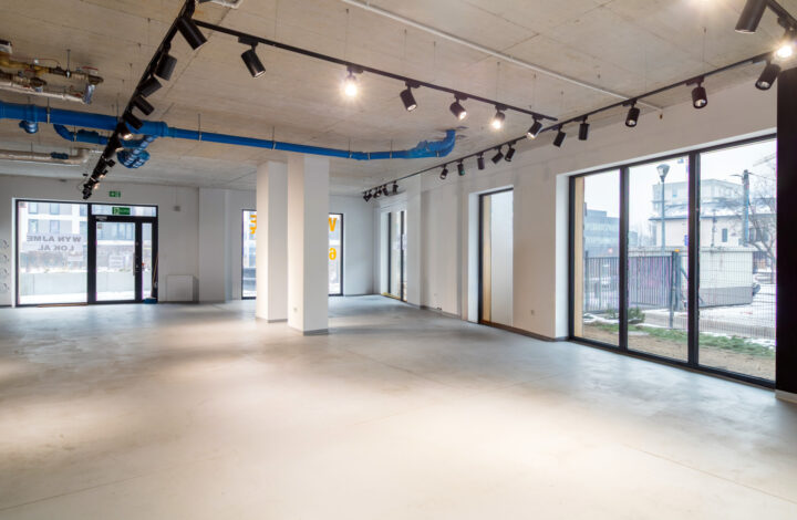 Finished commercial unit in a residential complex!