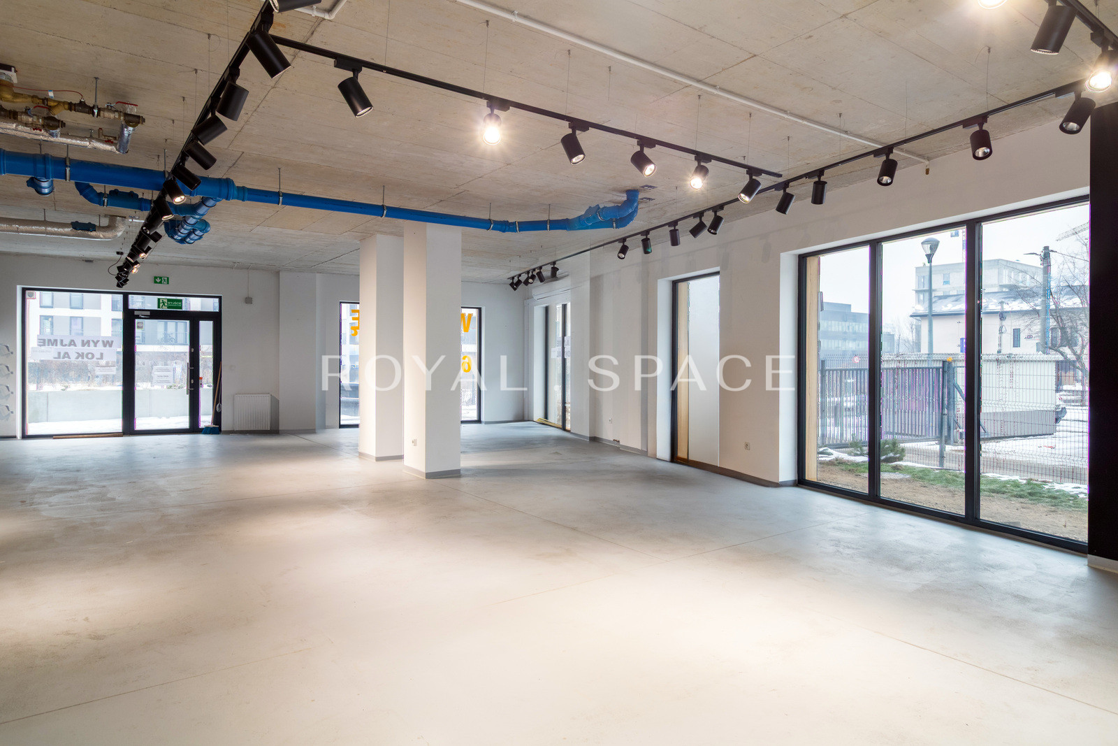 Finished commercial unit in a residential complex!