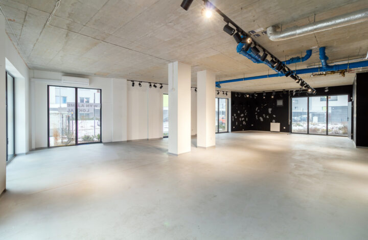 Finished commercial unit in a residential complex!