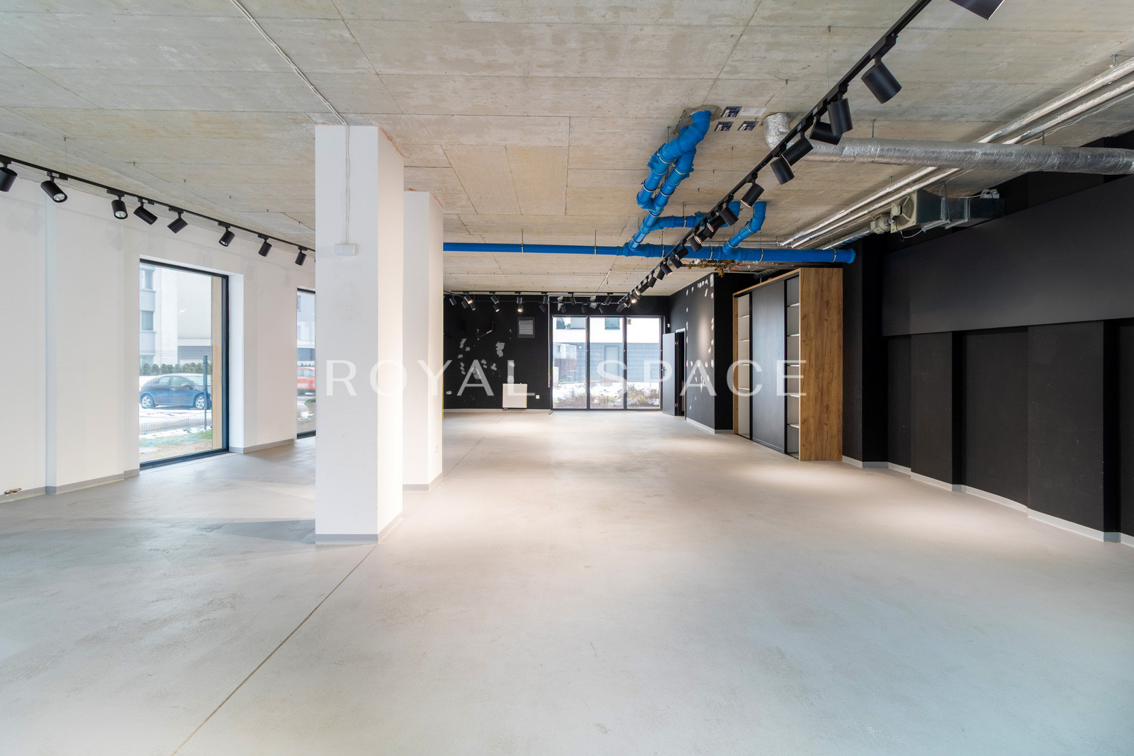 Finished commercial unit in a residential complex!