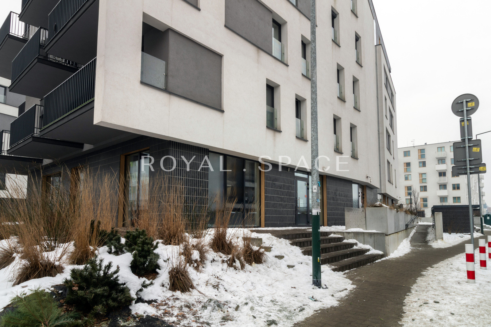 Finished commercial unit in a residential complex!