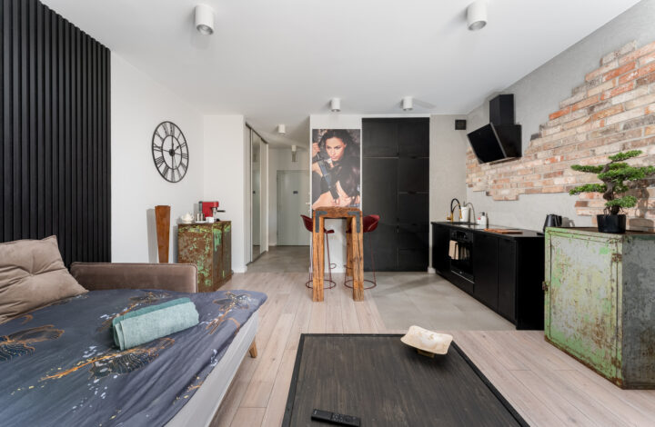 Komfortowe studio z ogrodem i komórką| Dominikanów