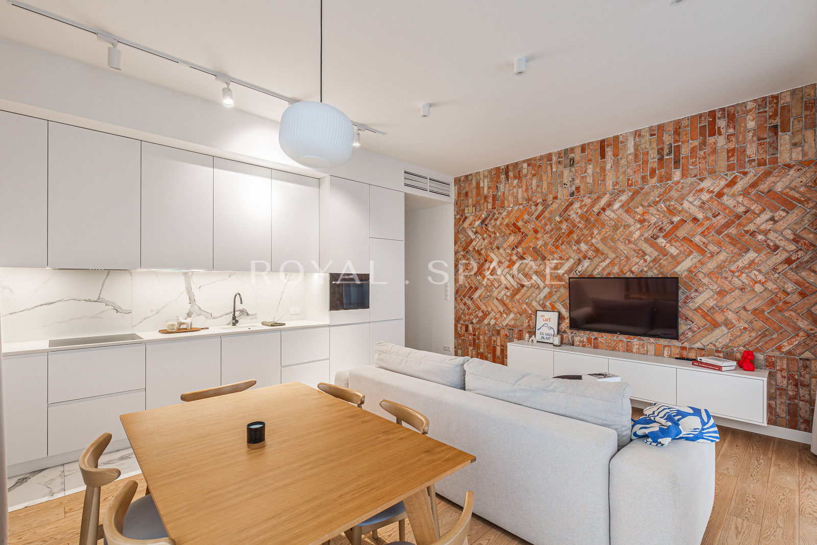 Престижний апартамент з великим балконом!