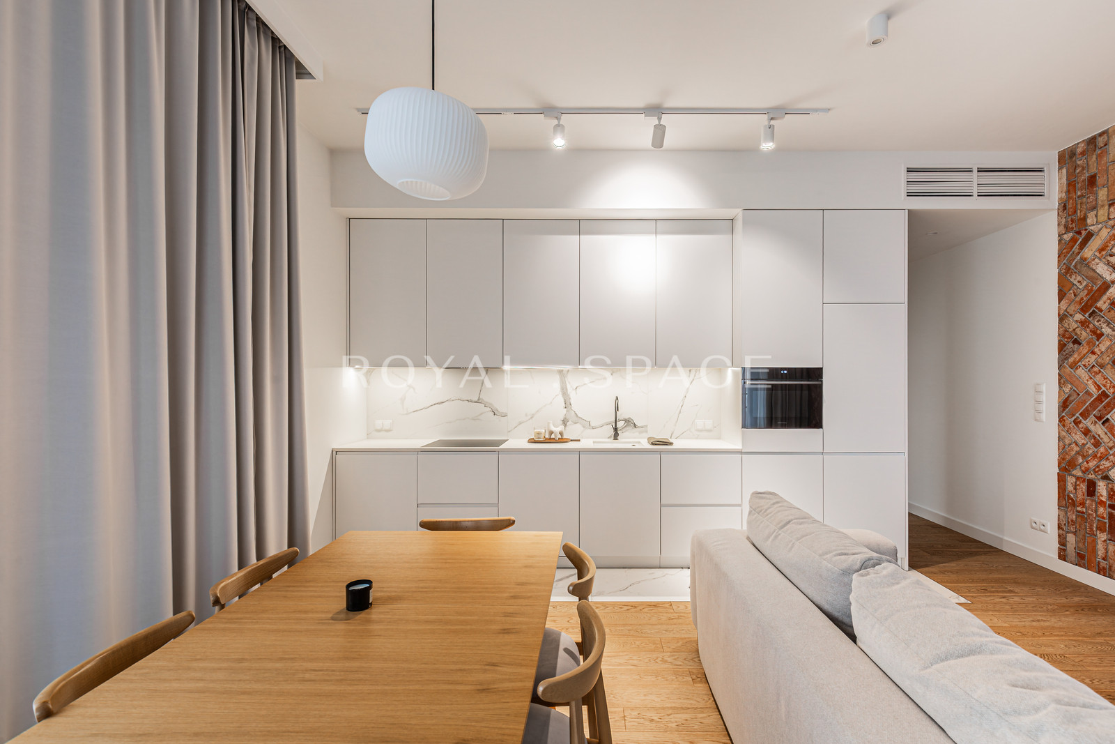 Престижний апартамент з великим балконом!