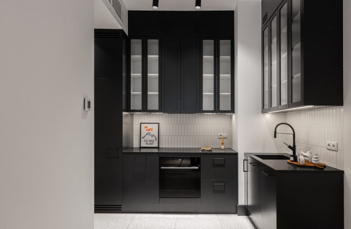 Сучасна студія з світлим інтер’єром | Powiśle