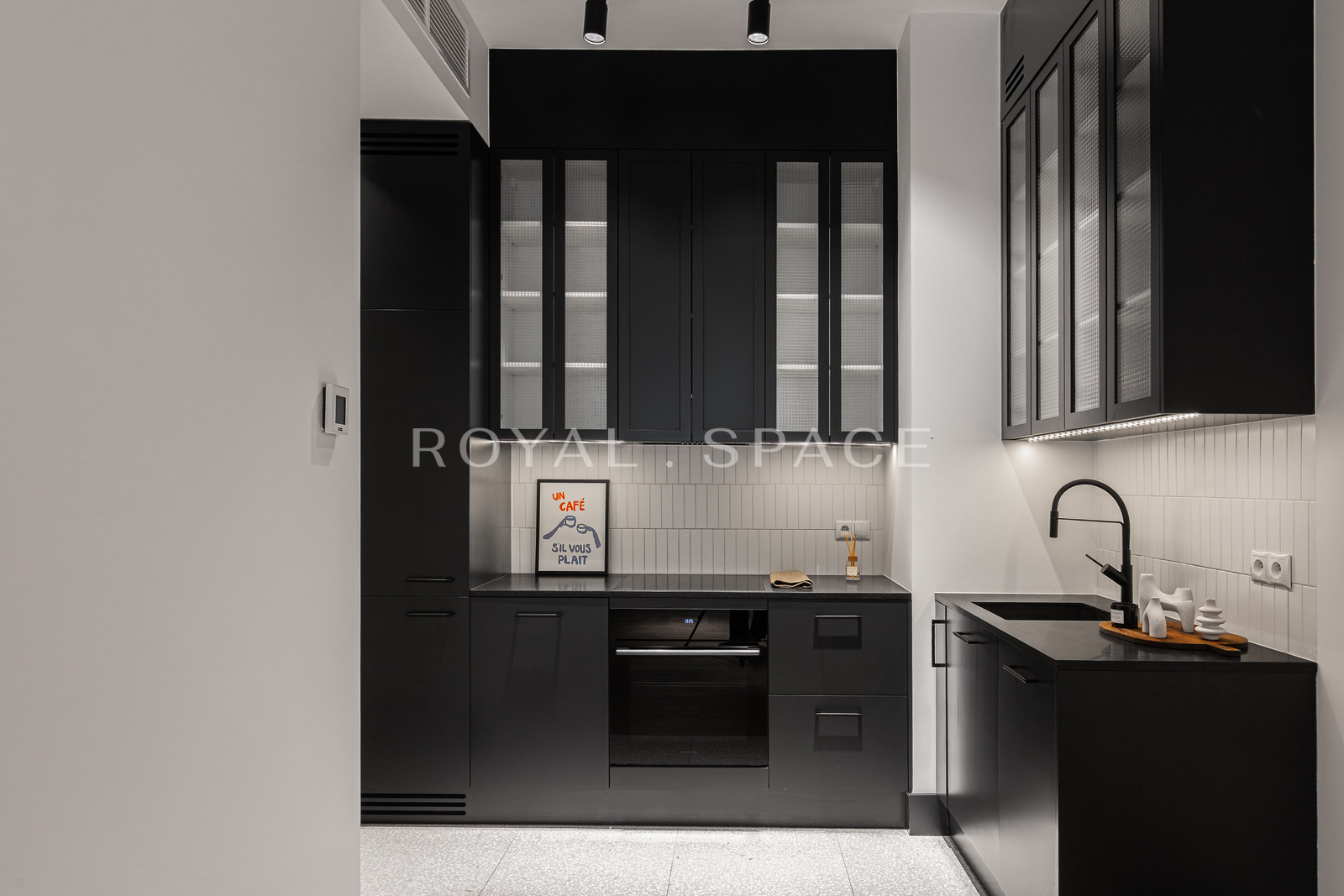 Сучасна студія з світлим інтер’єром | Powiśle