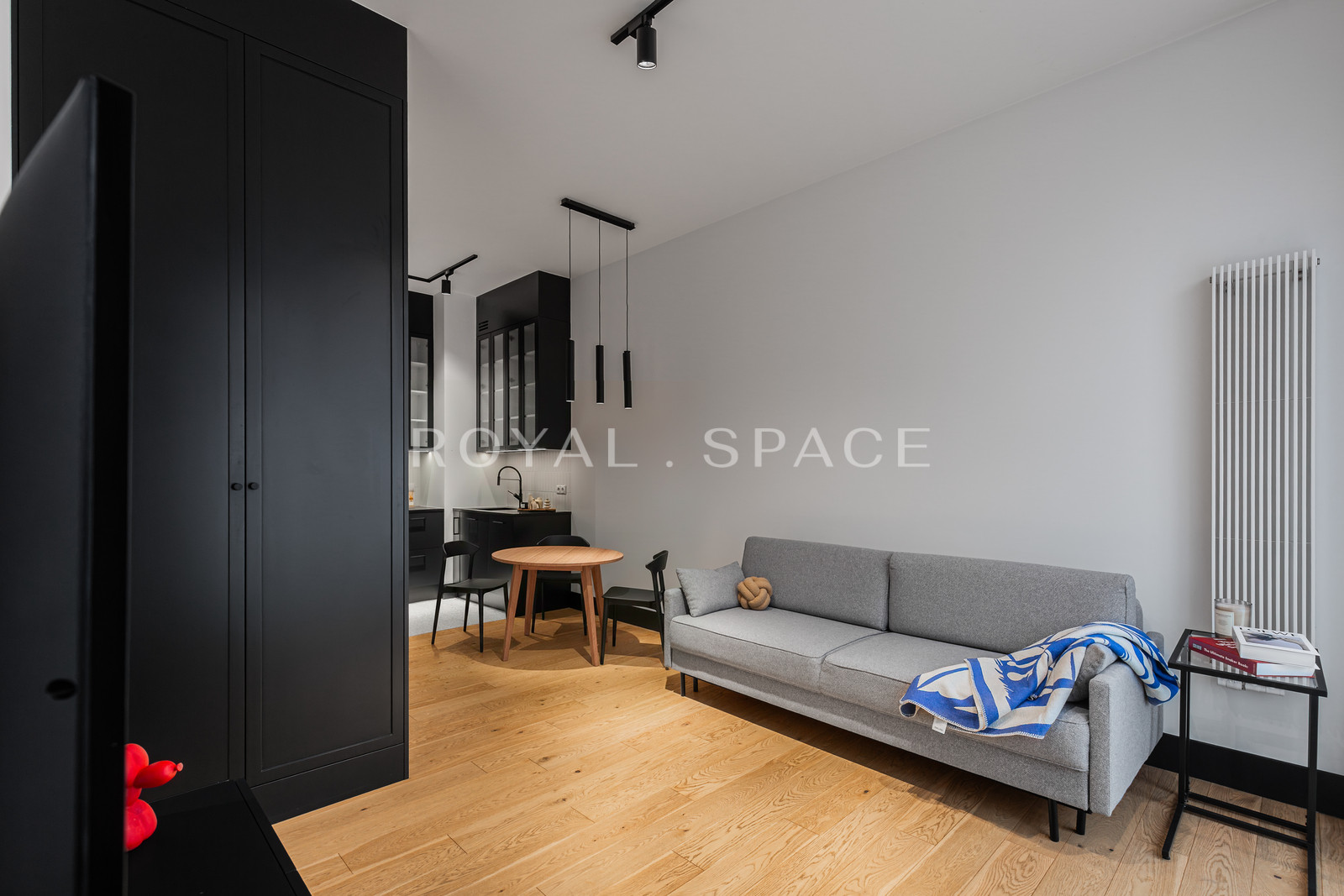 Сучасна студія з світлим інтер’єром | Powiśle