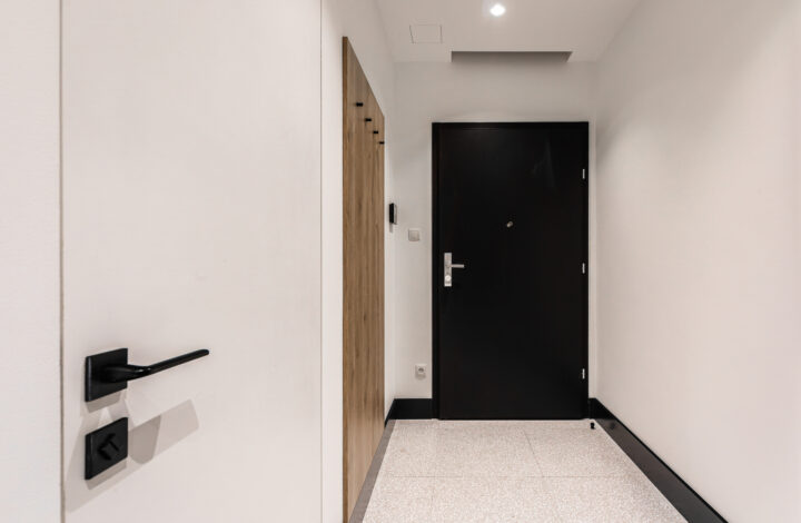 Сучасна студія з світлим інтер’єром | Powiśle