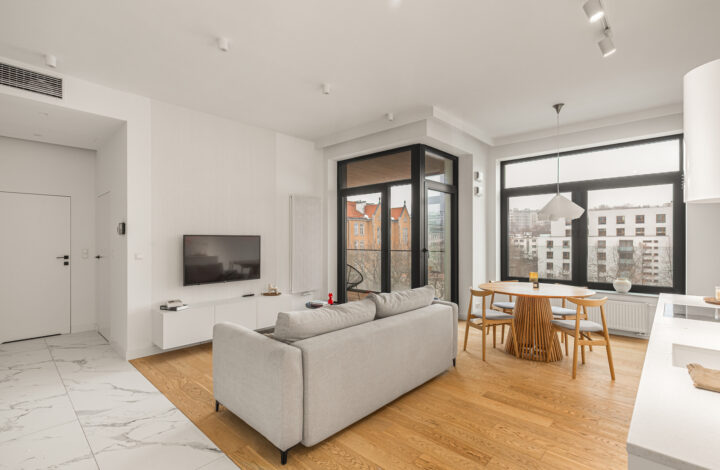 Premium-Class Apartment with Large Balcony