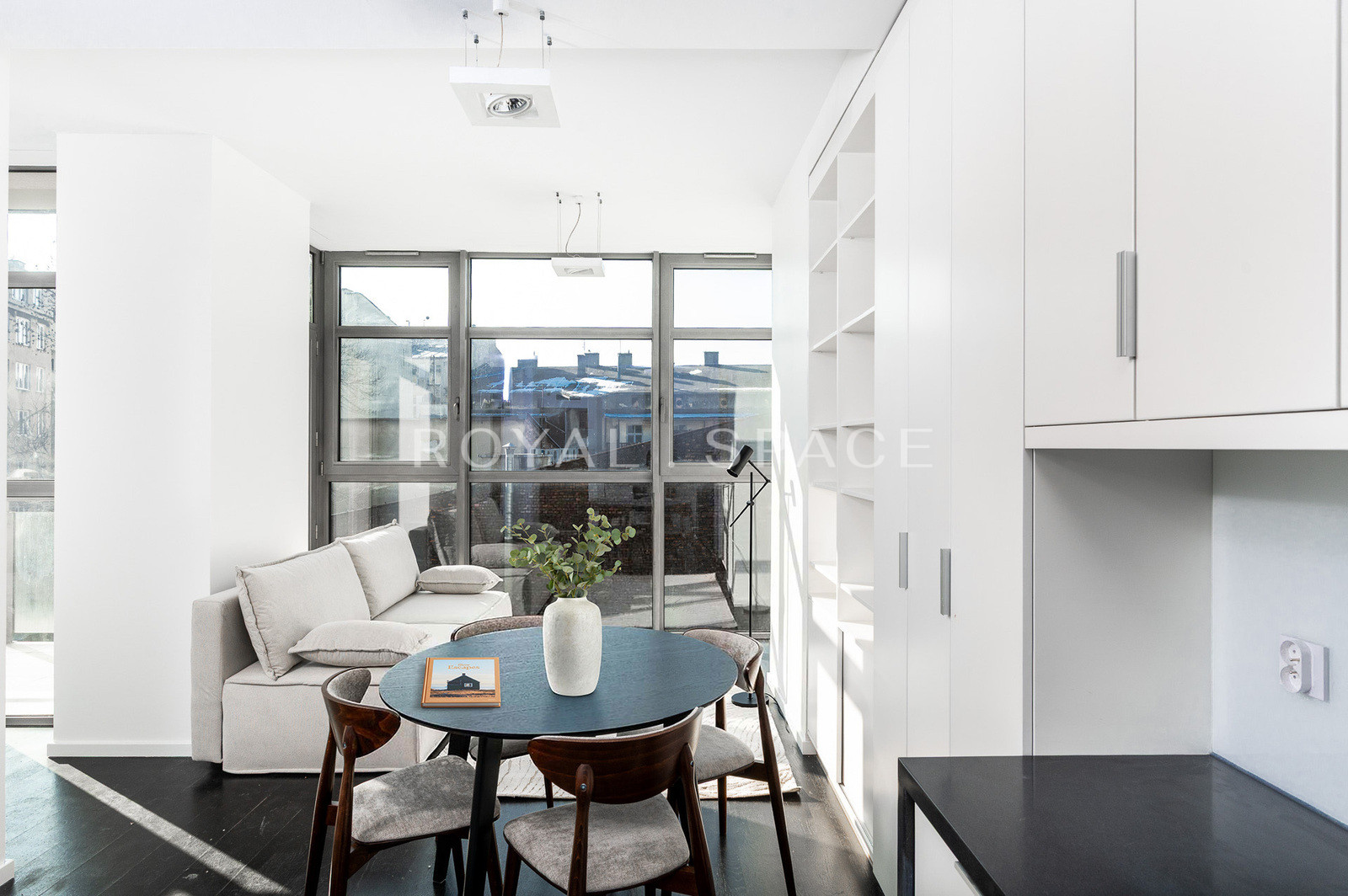 Cozy apartment with balcony in the city center