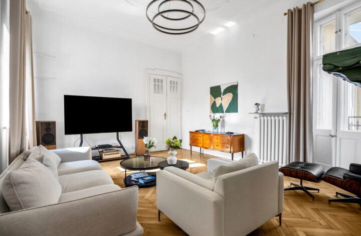 Przestronny apartament w kamienicy w Wilczej!