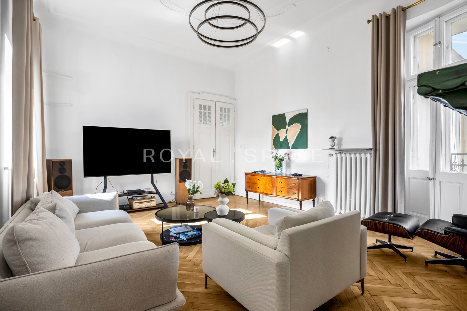 Przestronny apartament w kamienicy w Wilczej!