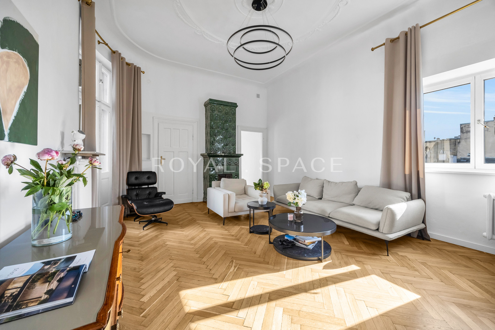 Przestronny apartament w kamienicy w Wilczej!