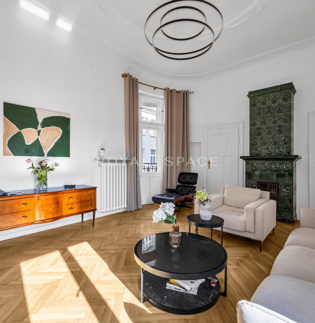 Przestronny apartament w kamienicy w Wilczej!