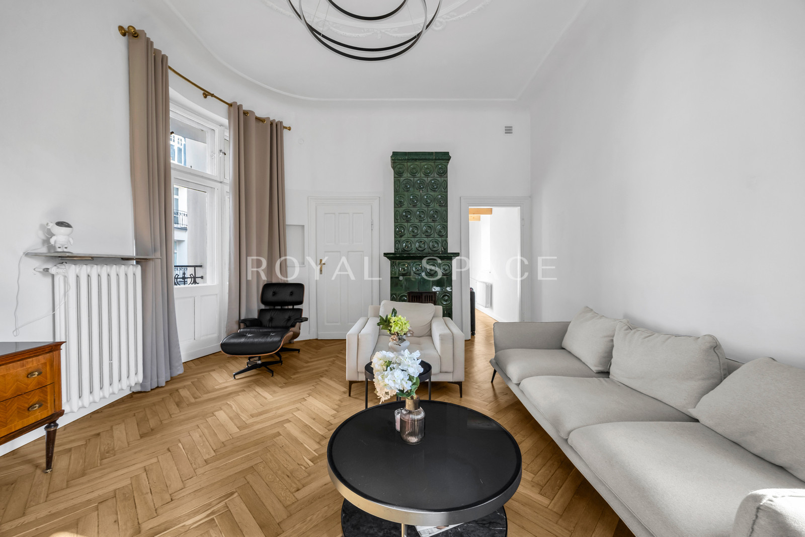 Przestronny apartament w kamienicy w Wilczej!