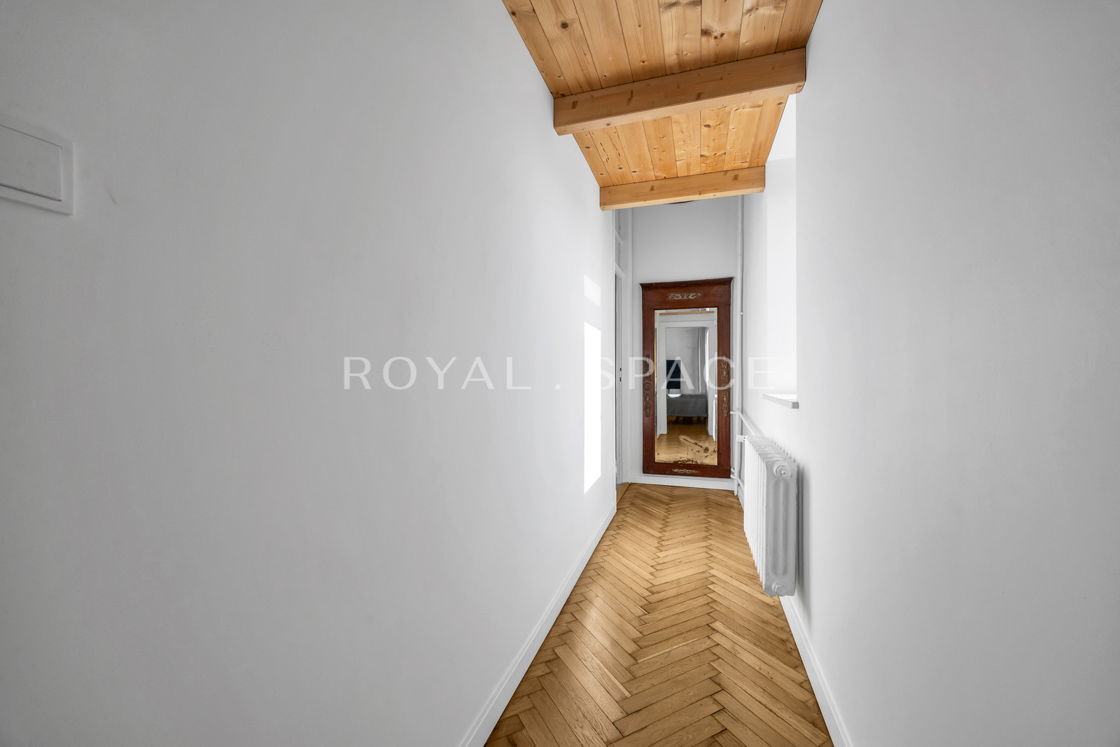 Przestronny apartament w kamienicy w Wilczej!