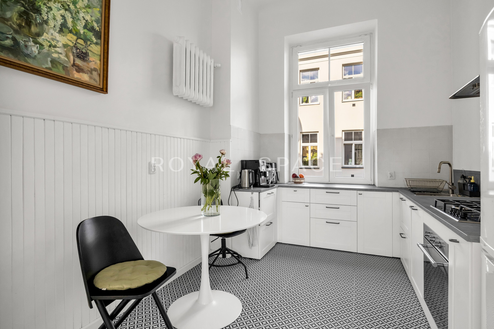 Przestronny apartament w kamienicy w Wilczej!