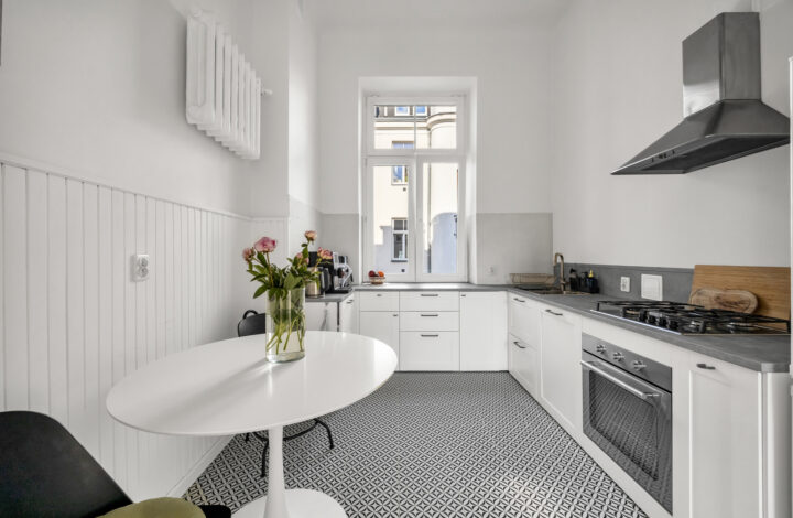 Przestronny apartament w kamienicy w Wilczej!