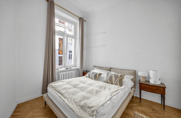 Przestronny apartament w kamienicy w Wilczej!