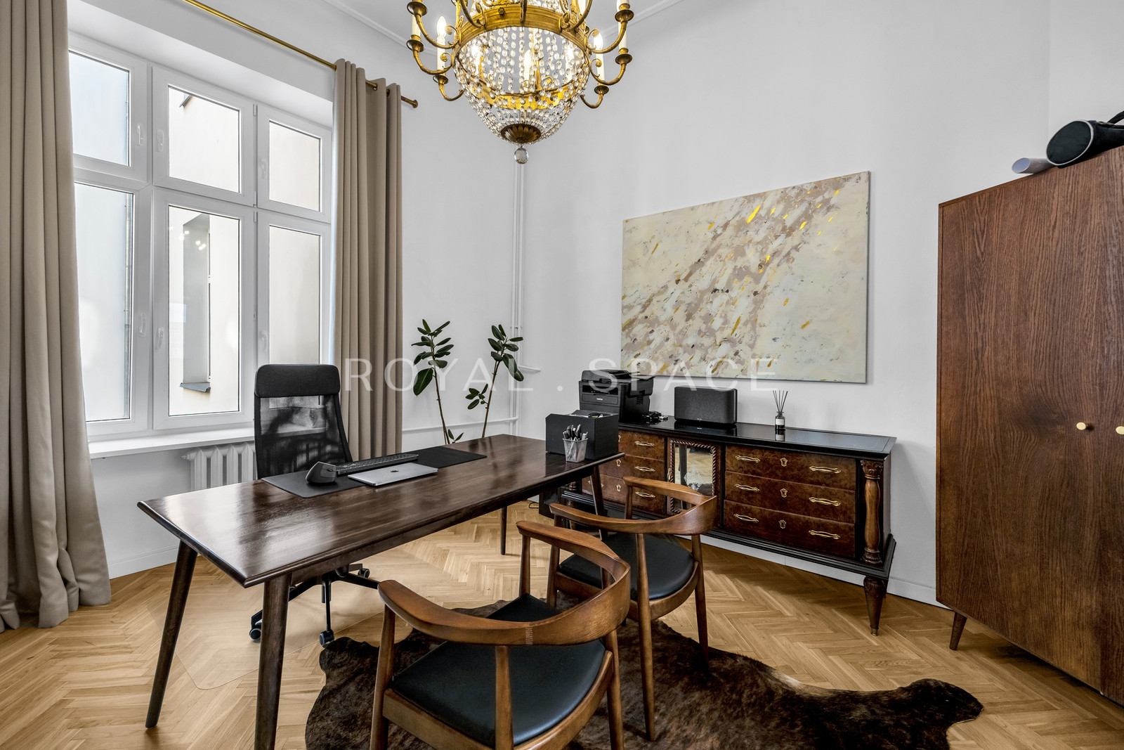 Przestronny apartament w kamienicy w Wilczej!