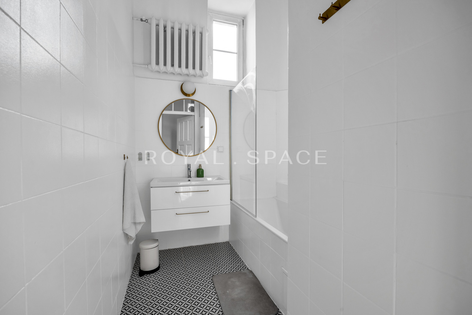 Przestronny apartament w kamienicy w Wilczej!