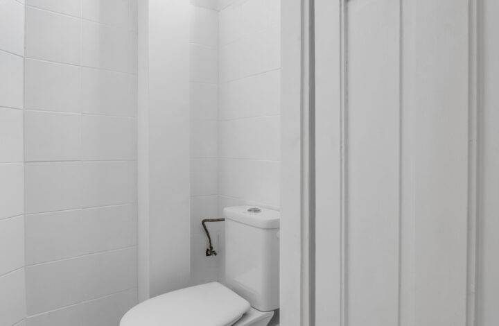 Przestronny apartament w kamienicy w Wilczej!
