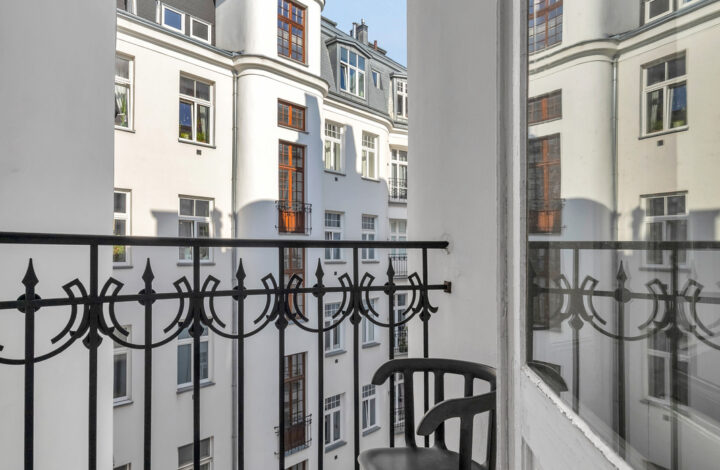 Przestronny apartament w kamienicy w Wilczej!