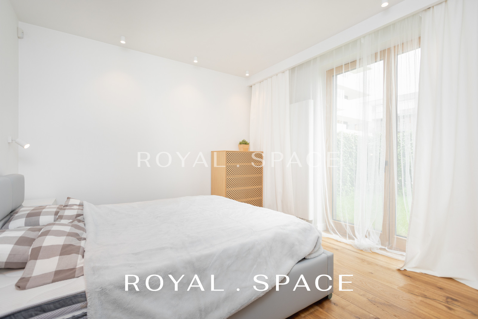 Przestronny, luksusowy apartament z ogrodem!