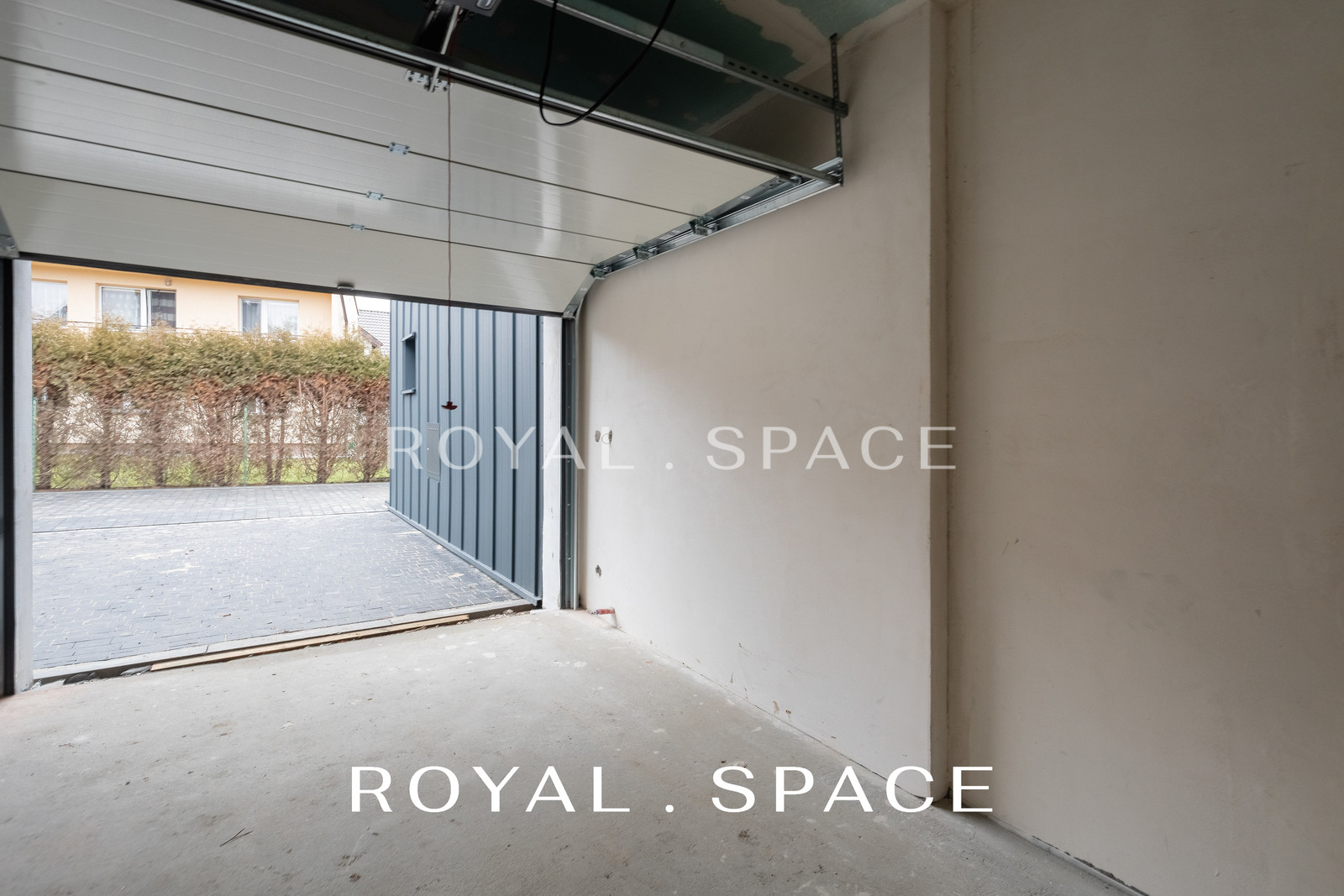 Dom wolnostojący wsród zieleni!