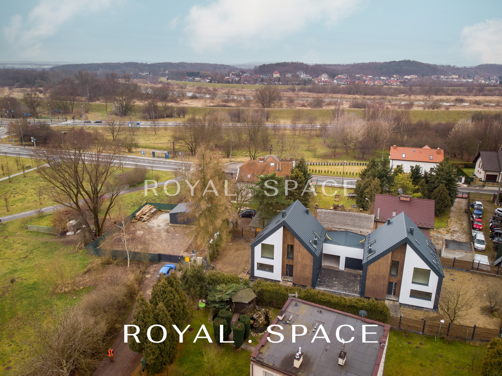 Dom wolnostojący wsród zieleni!