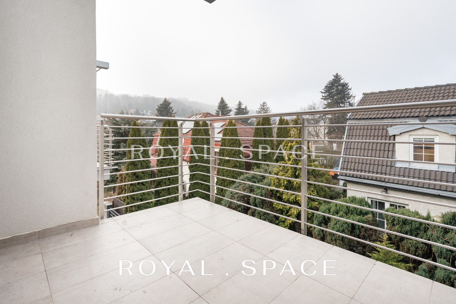 Przestronny 5-pok. apartament z tarasem na dachu