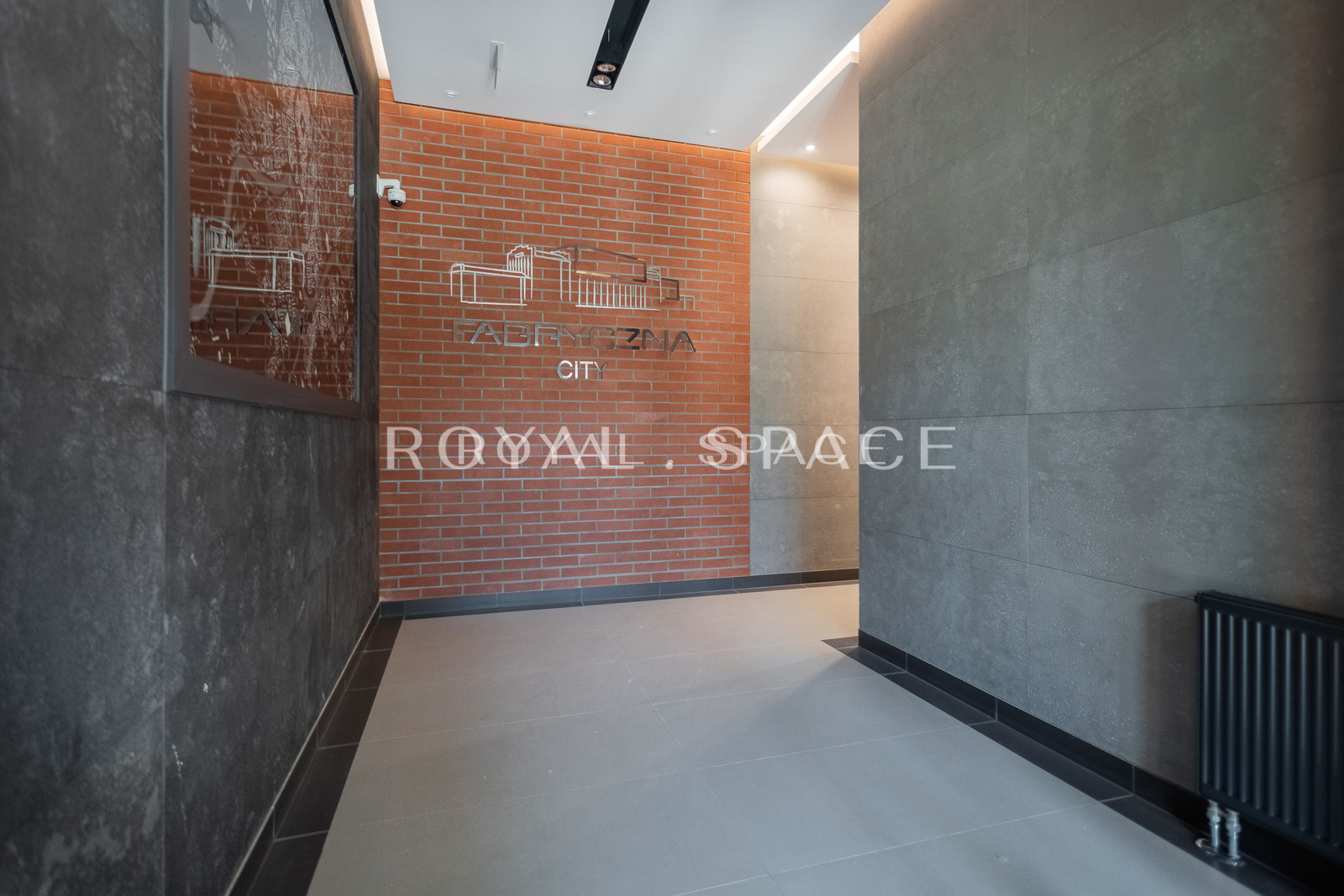 Penthouse z balkonami w nowym budynku – Fabryczna