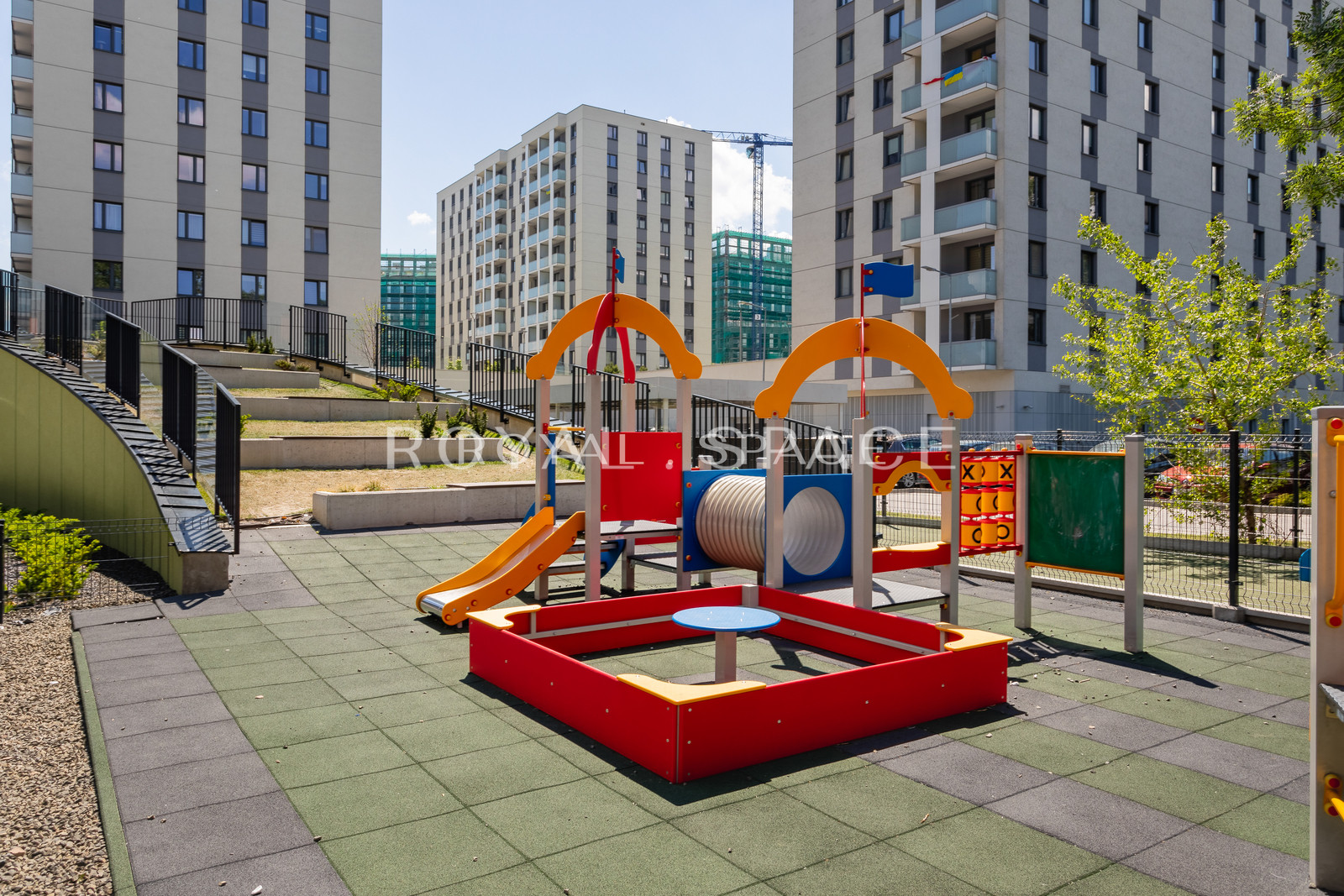 Penthouse z balkonami w nowym budynku – Fabryczna