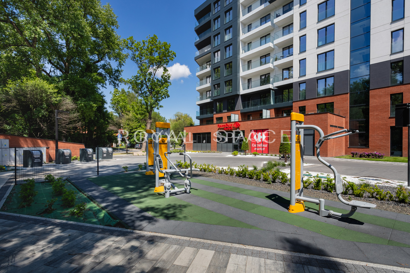 Penthouse z balkonami w nowym budynku – Fabryczna