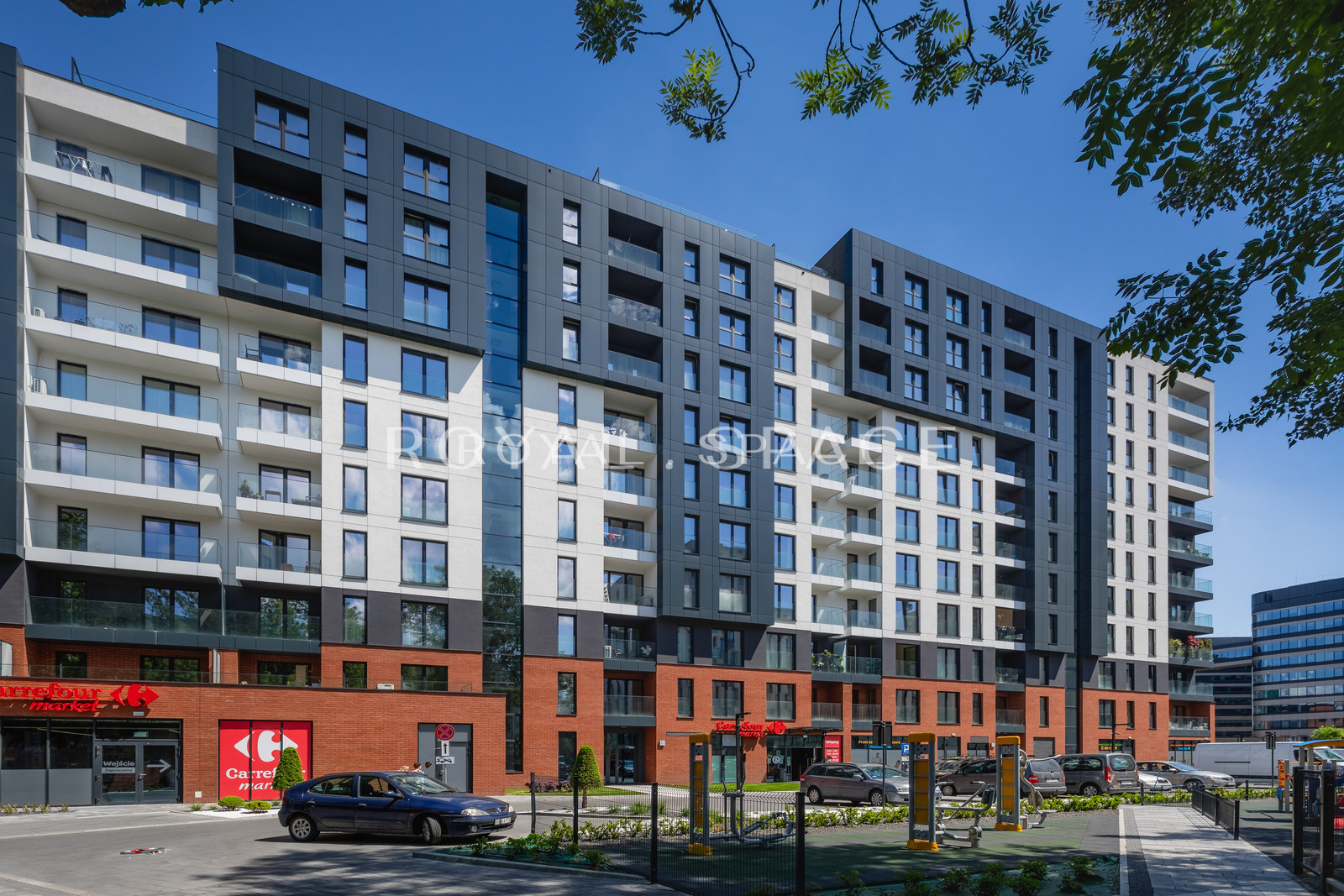 Penthouse z balkonami w nowym budynku – Fabryczna