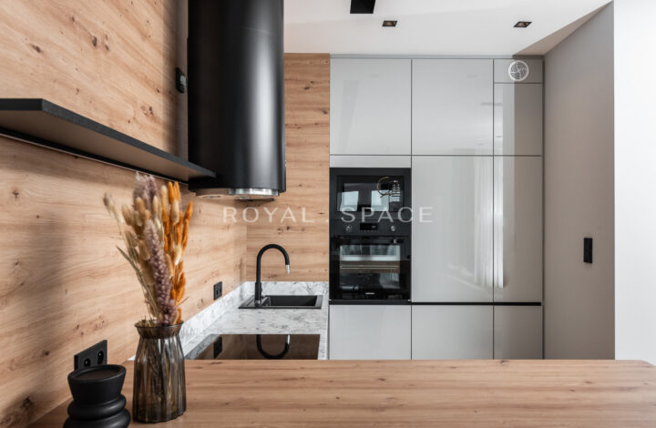 Penthouse z balkonami w nowym budynku – Fabryczna