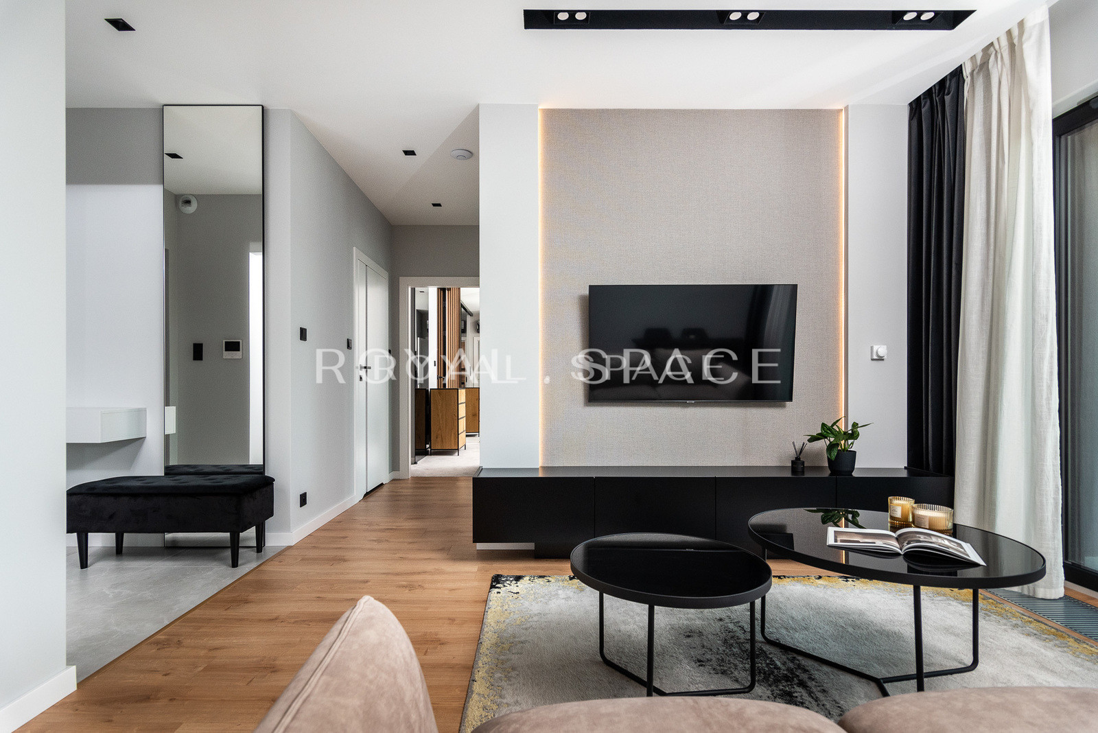 Penthouse z balkonami w nowym budynku – Fabryczna