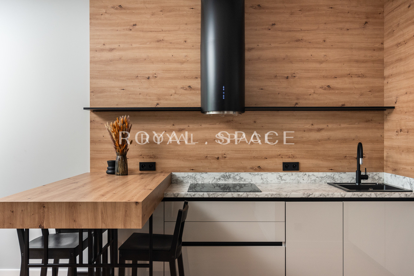 Penthouse z balkonami w nowym budynku – Fabryczna