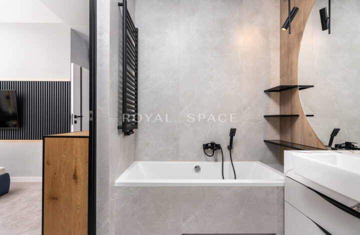 Penthouse z balkonami w nowym budynku – Fabryczna