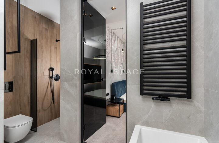 Penthouse z balkonami w nowym budynku – Fabryczna