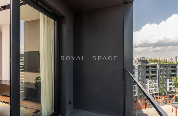 Penthouse z balkonami w nowym budynku – Fabryczna