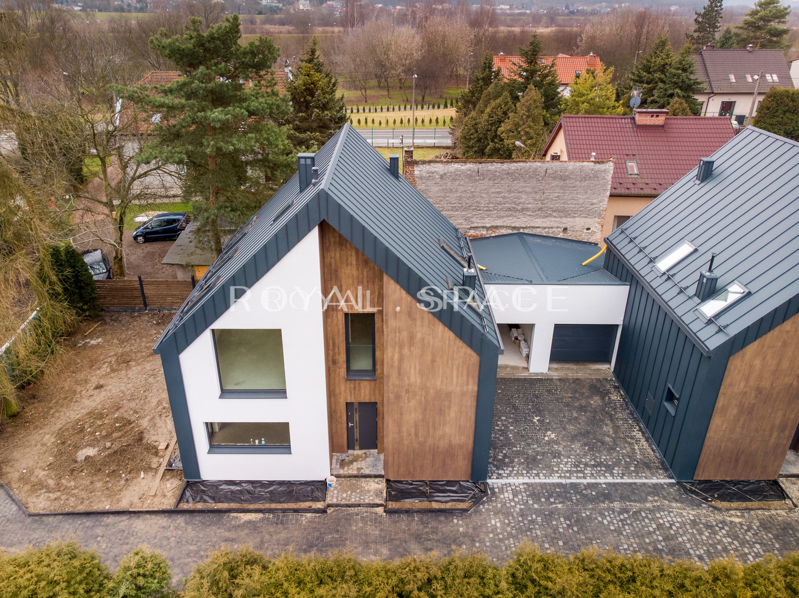 Dom wolnostojący wsród zieleni!