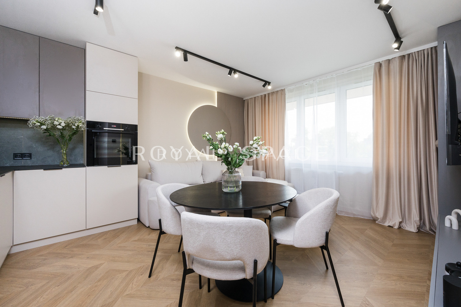 Nowe, elegancko wykończone mieszkanie z balkonem