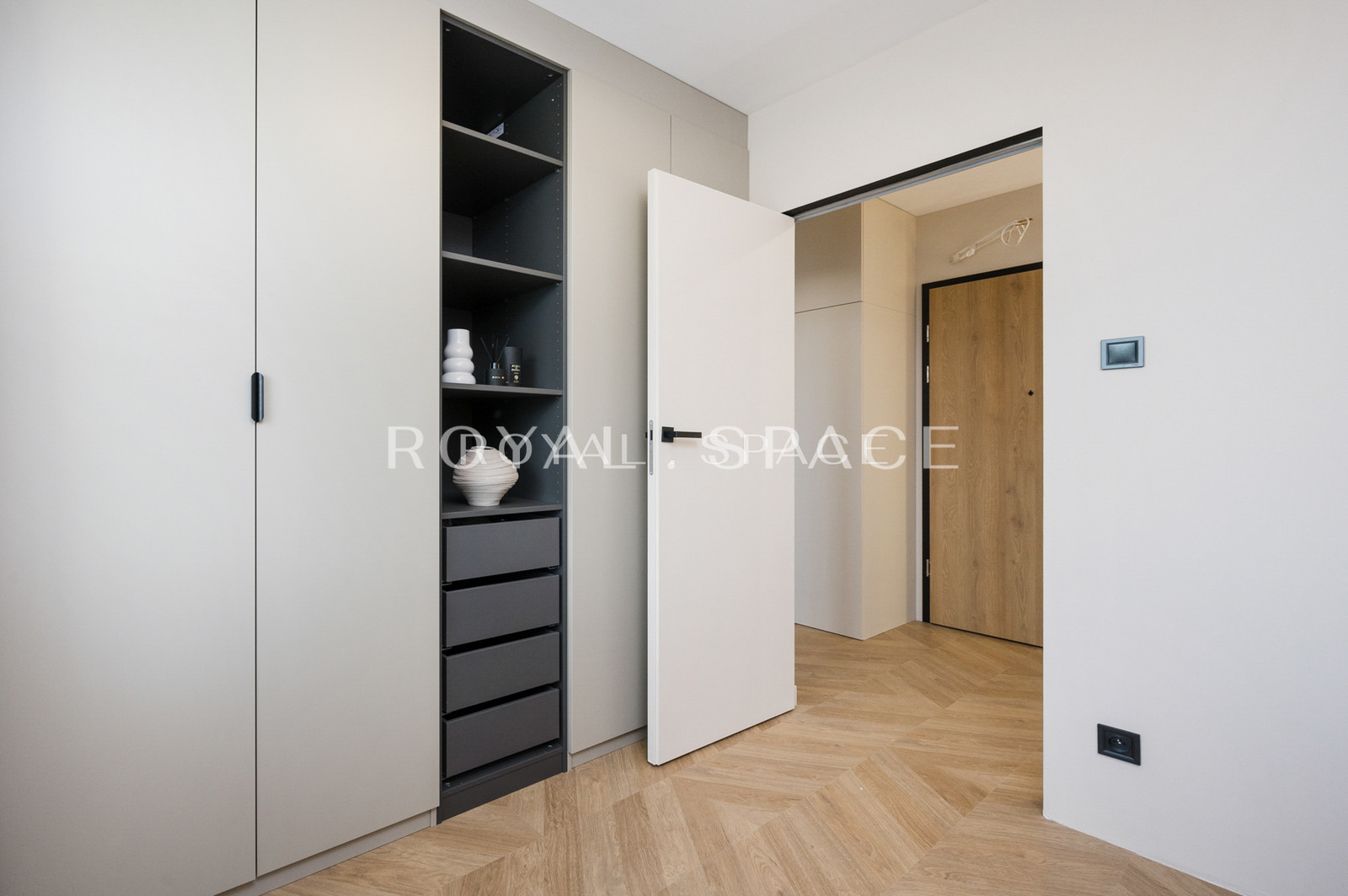 Nowe, elegancko wykończone mieszkanie z balkonem