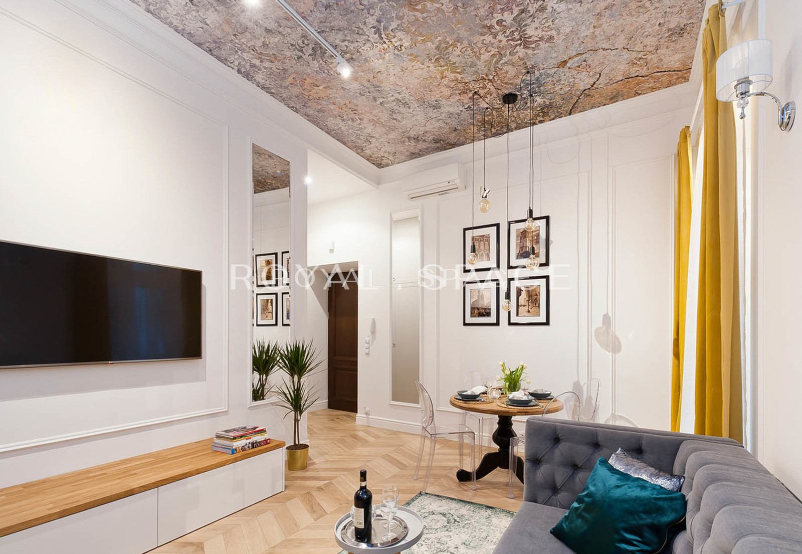 Old Town | na Groblach 19 | mezzanine | ENG