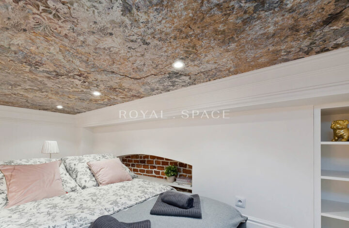 Old Town | na Groblach 19 | mezzanine | ENG