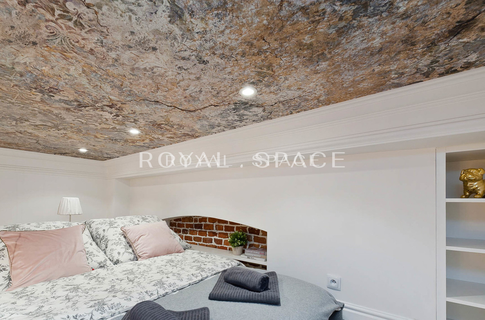 Old Town | na Groblach 19 | mezzanine | ENG