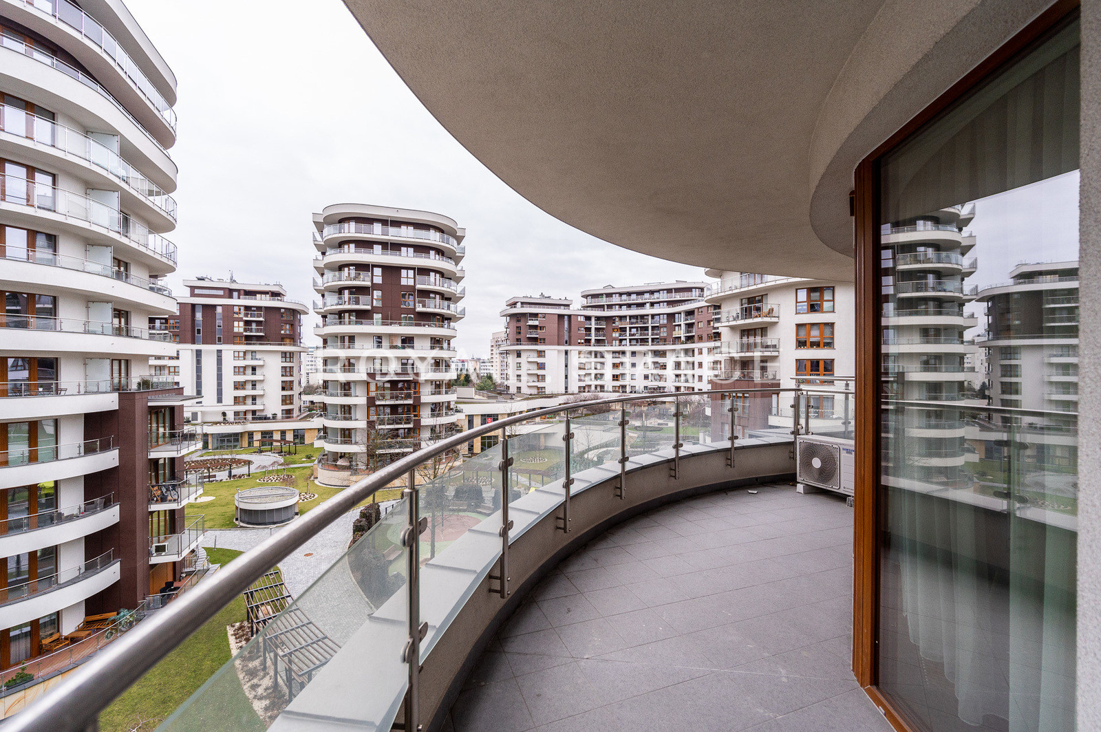 Przytulny apartament z tarasem – klimatyzacja