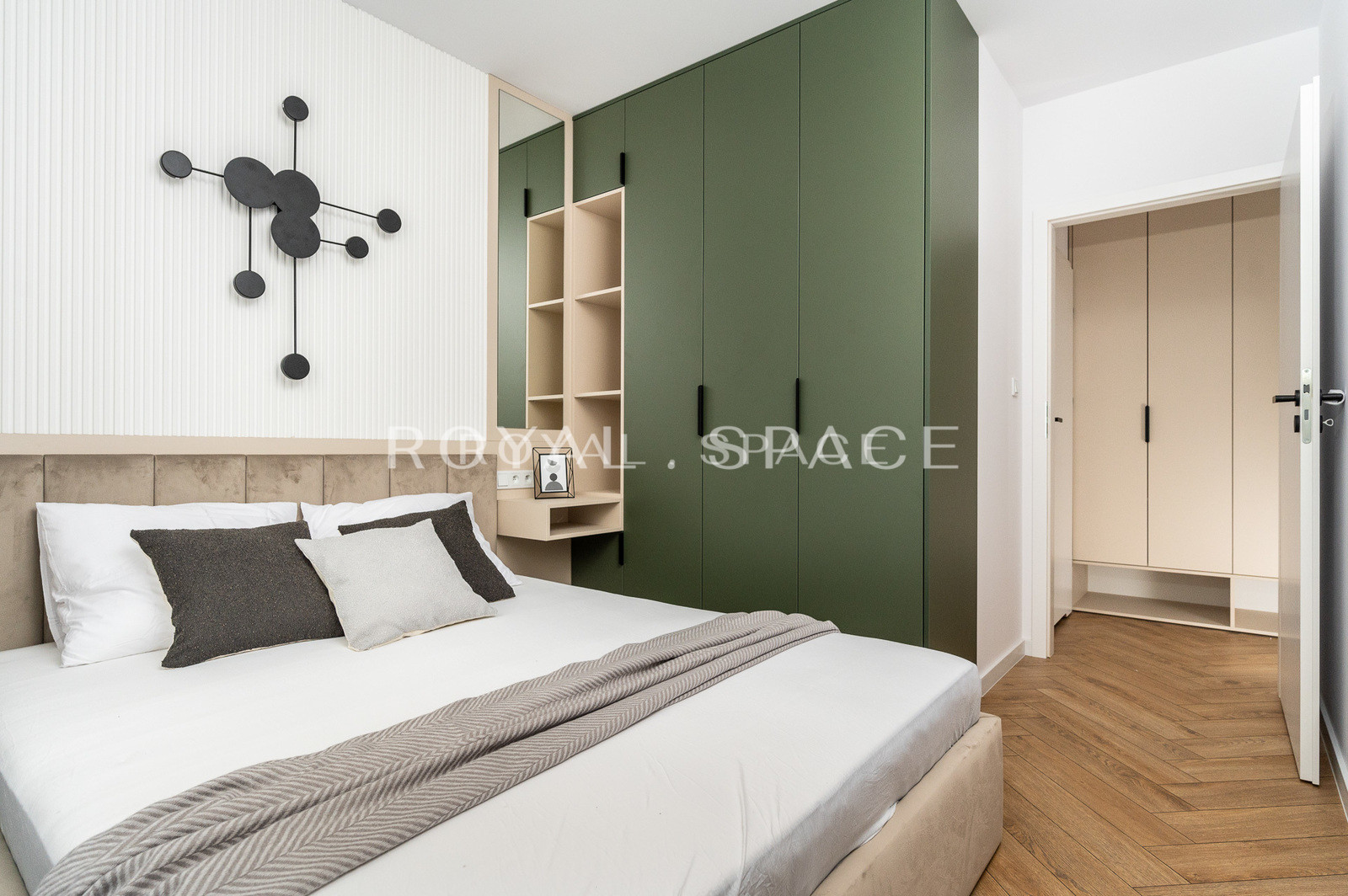Modern, comfortable apartment with balcony