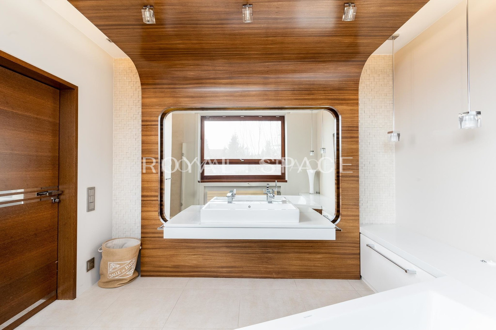 Wyjątkowa willa z ogrodem na Bielanach